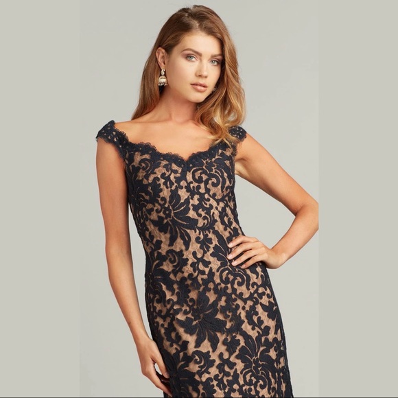 TADASHI SHOJI - CONDER EMBROIDERED TULLE GOWN - Picture 3 of 4